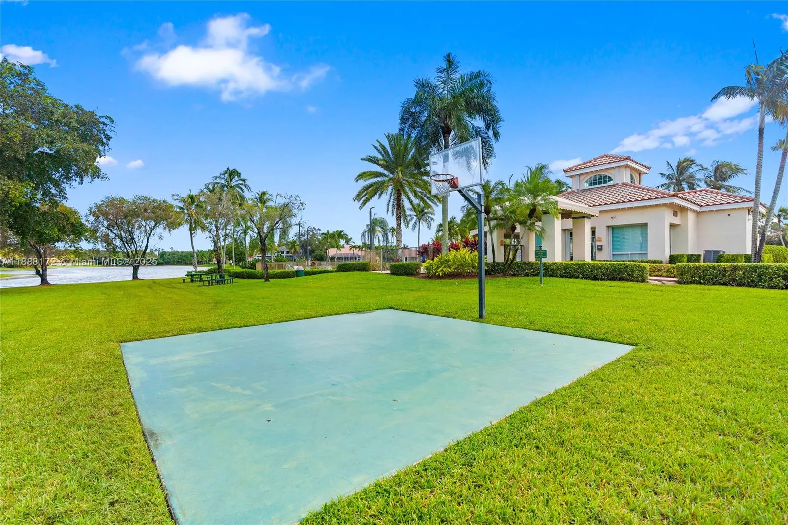 1171 Laguna Springs Dr