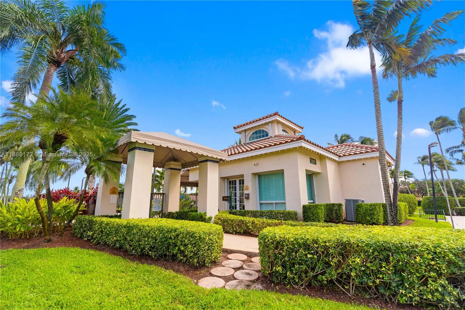 1171 Laguna Springs Dr