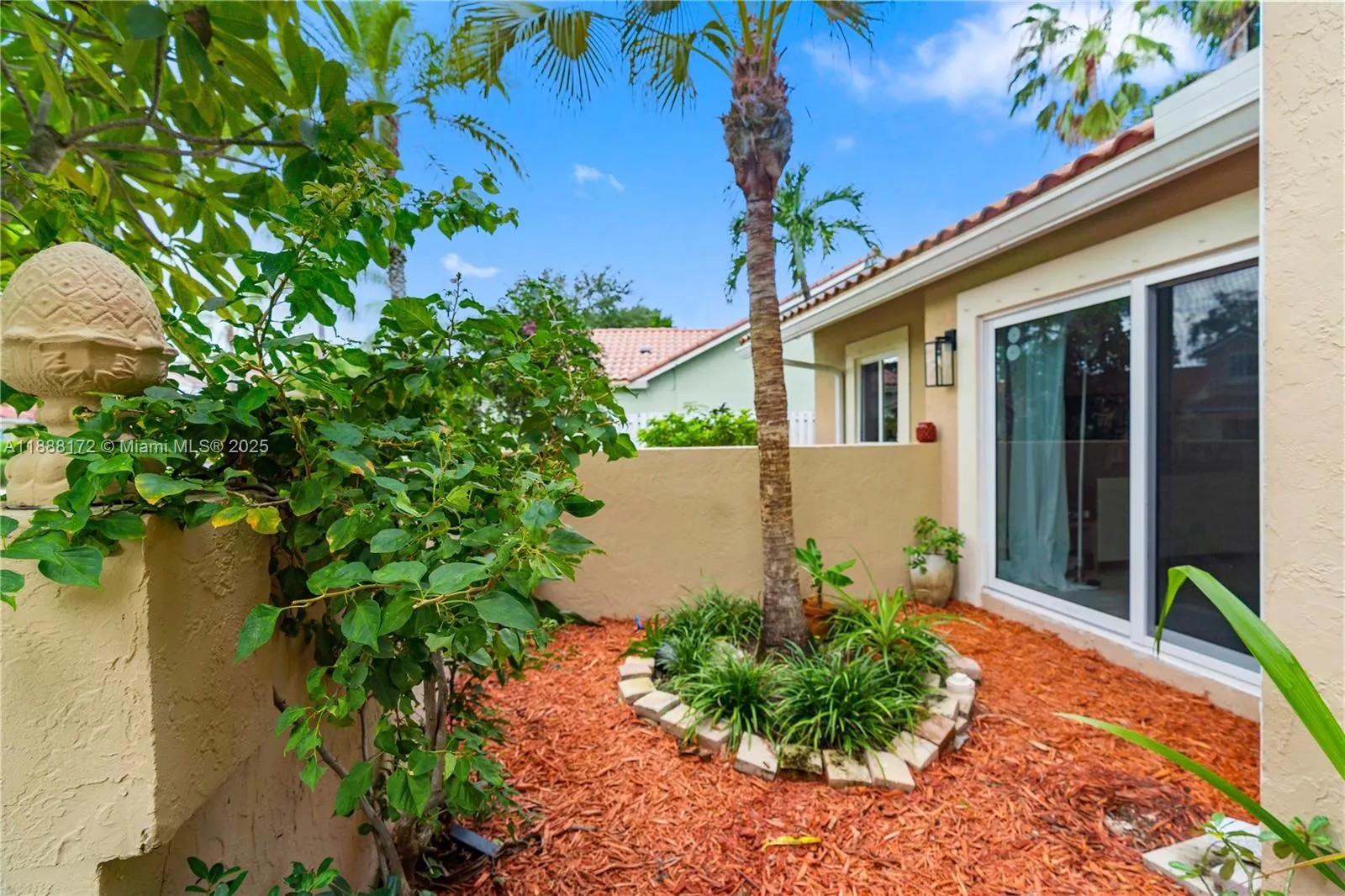 1171 Laguna Springs Dr