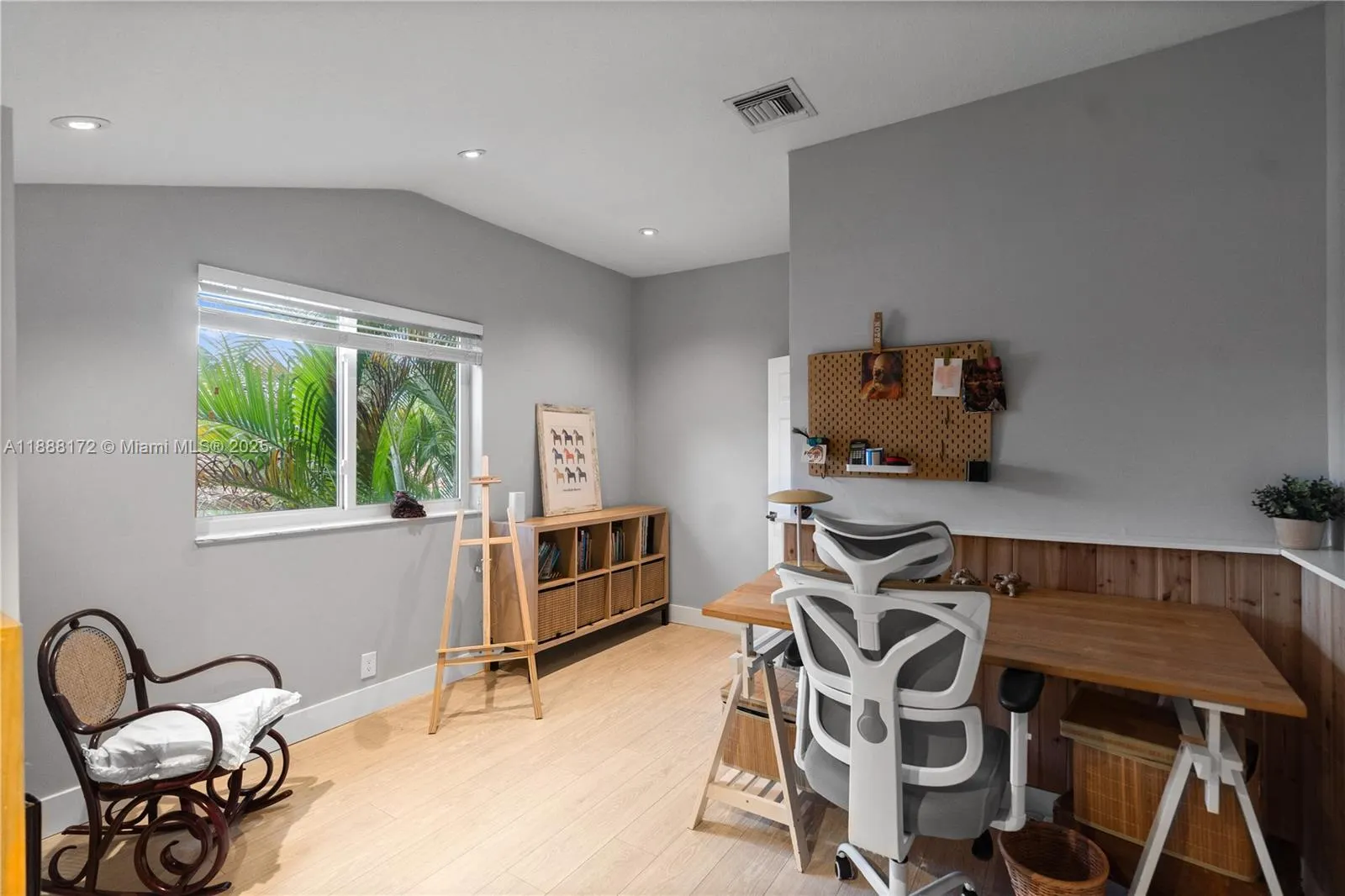 1171 Laguna Springs Dr