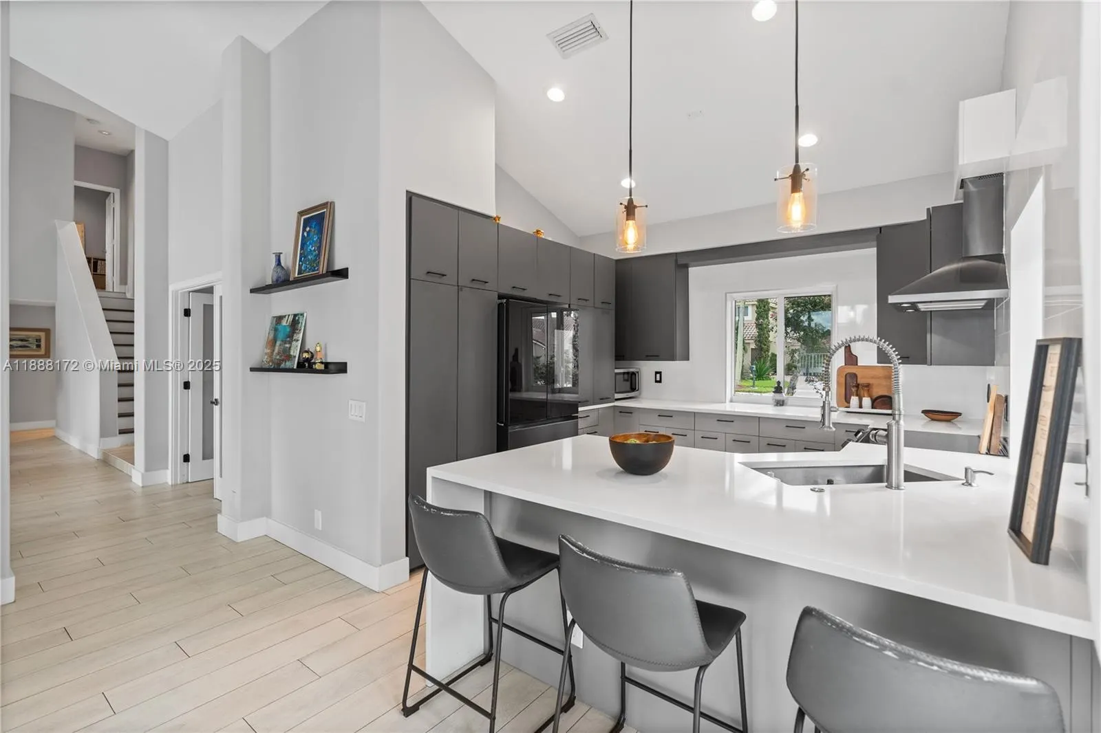1171 Laguna Springs Dr