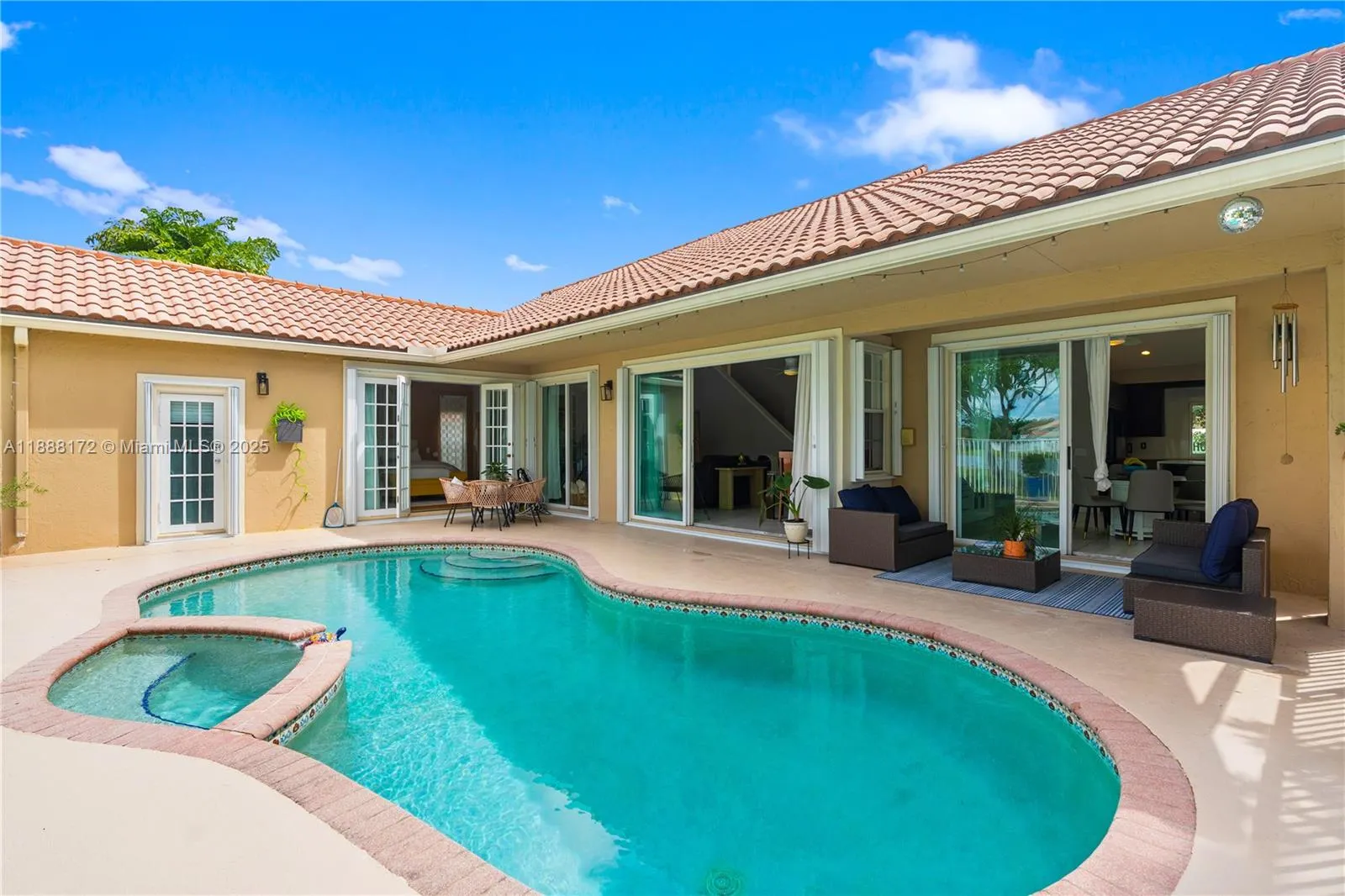 1171 Laguna Springs Dr