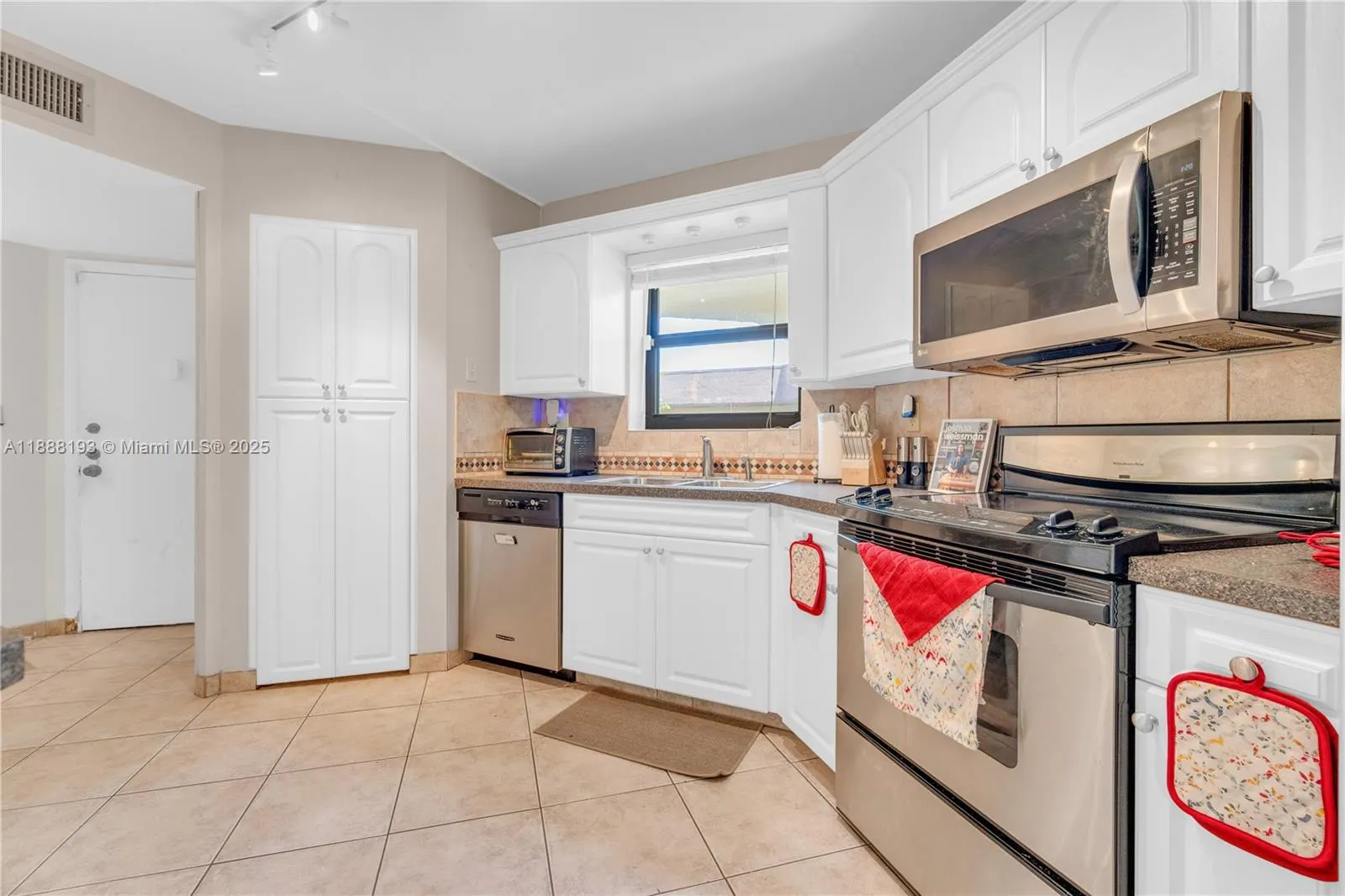 6755 W Broward Blvd, #405
