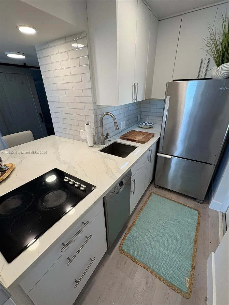901 S Surf Rd, #208
