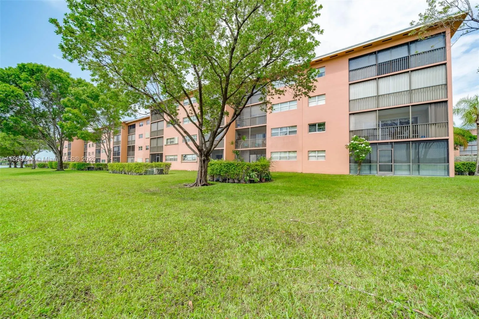 13800 SW 14th St, #409C