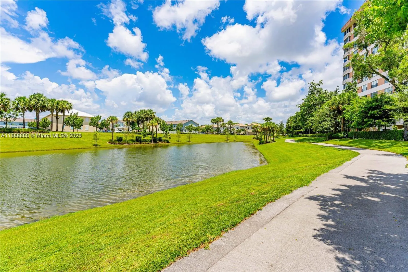 1101 Hillcrest Ct, #307