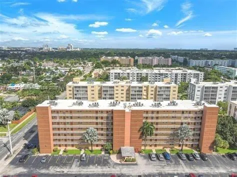610 NE 12th Ave, #308