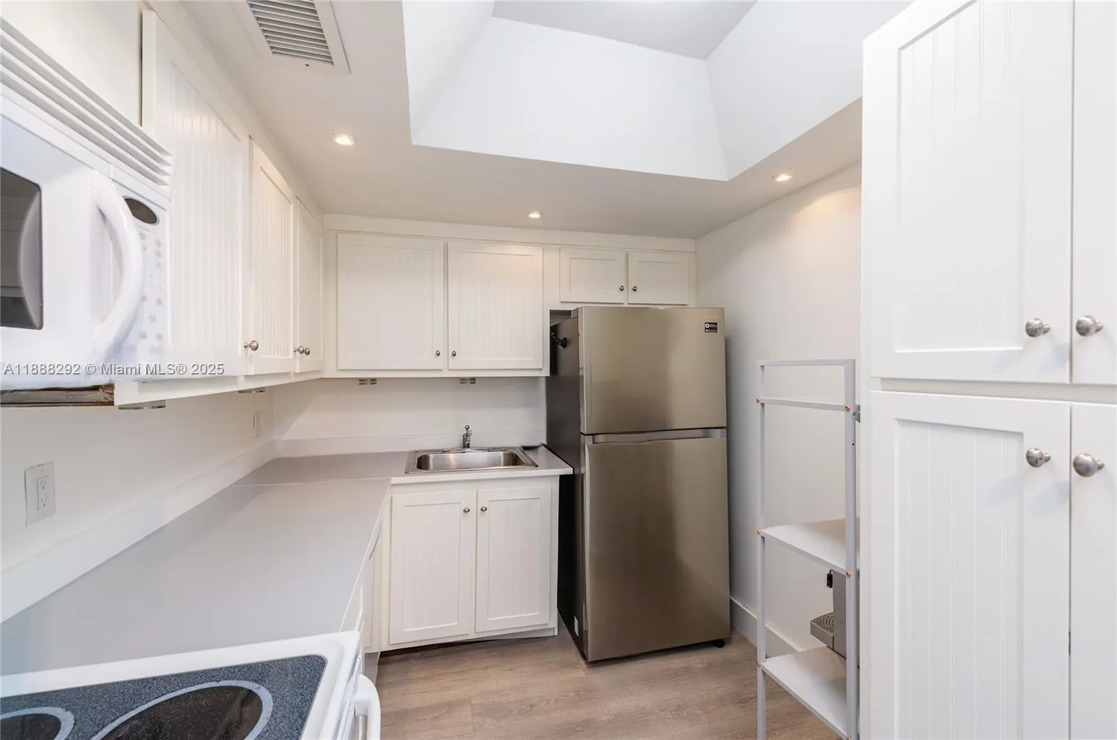1450 Lincoln Rd, #401
