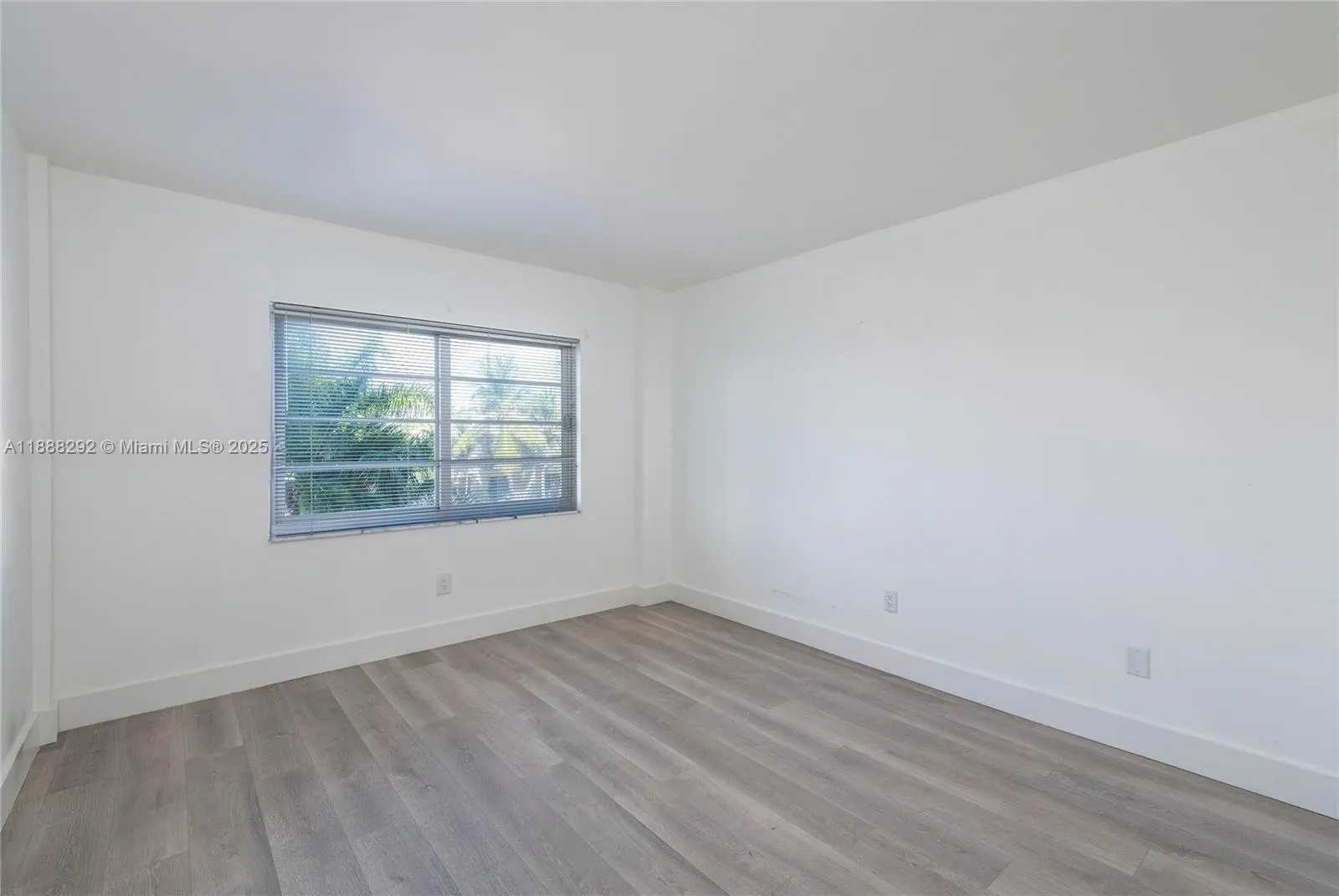1450 Lincoln Rd, #401
