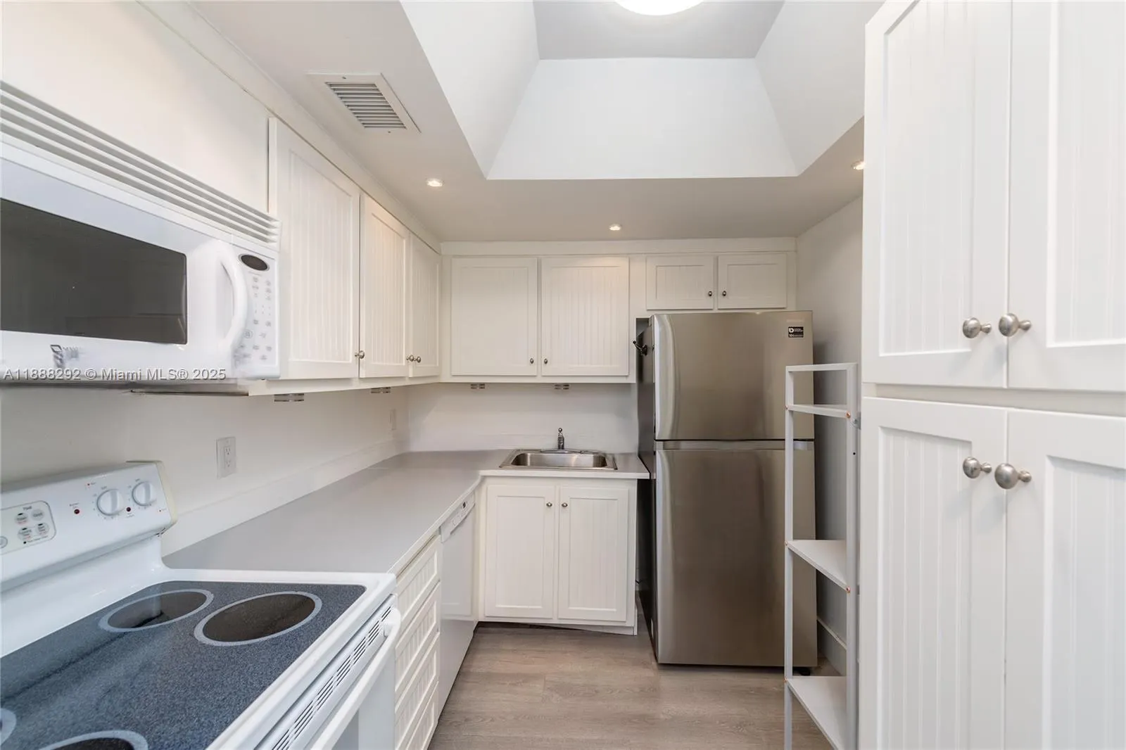 1450 Lincoln Rd, #401