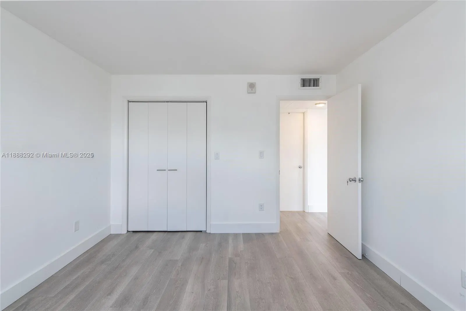 1450 Lincoln Rd, #401