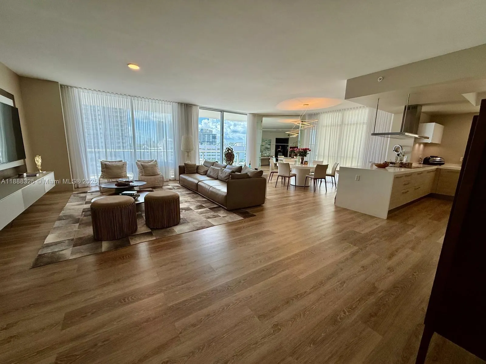 17301 Biscayne Blvd, #501