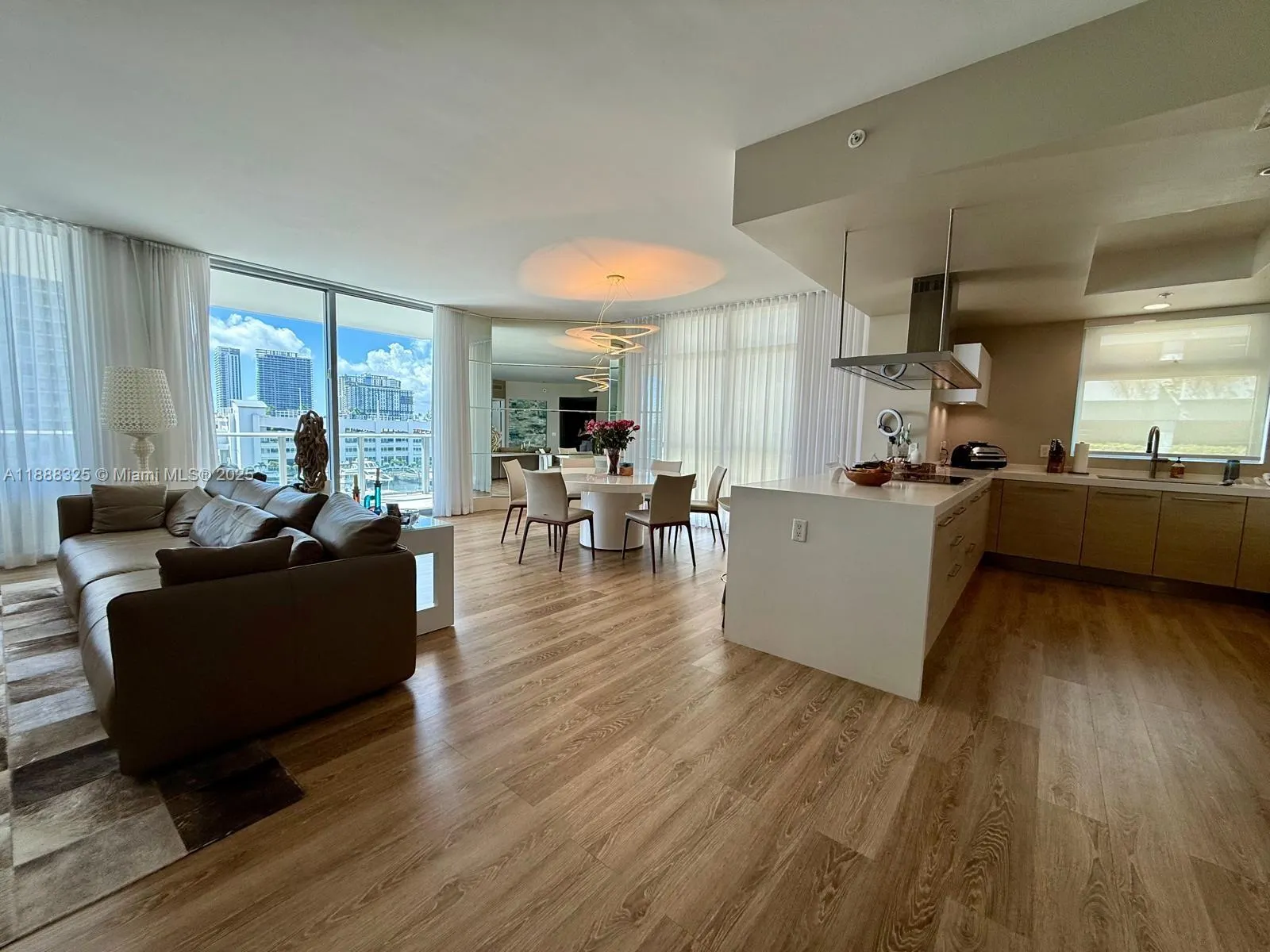 17301 Biscayne Blvd, #501
