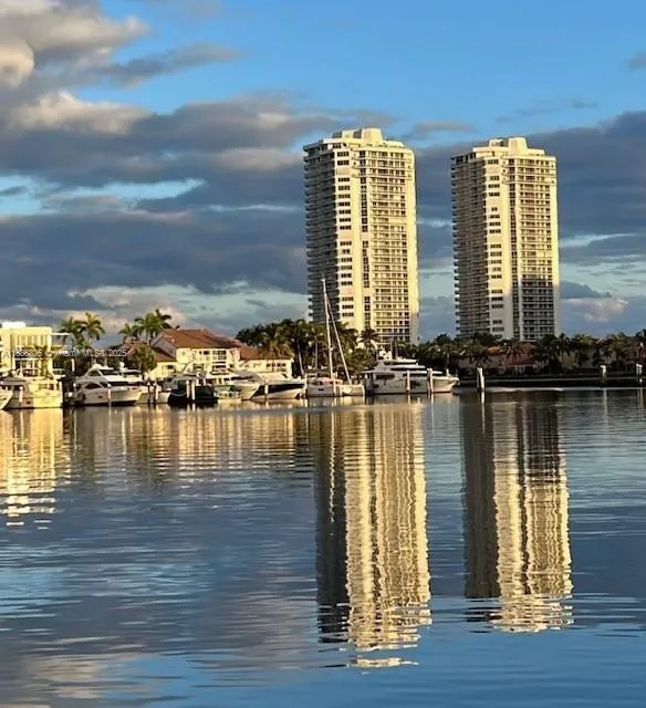 21055 Yacht Club Dr, #606