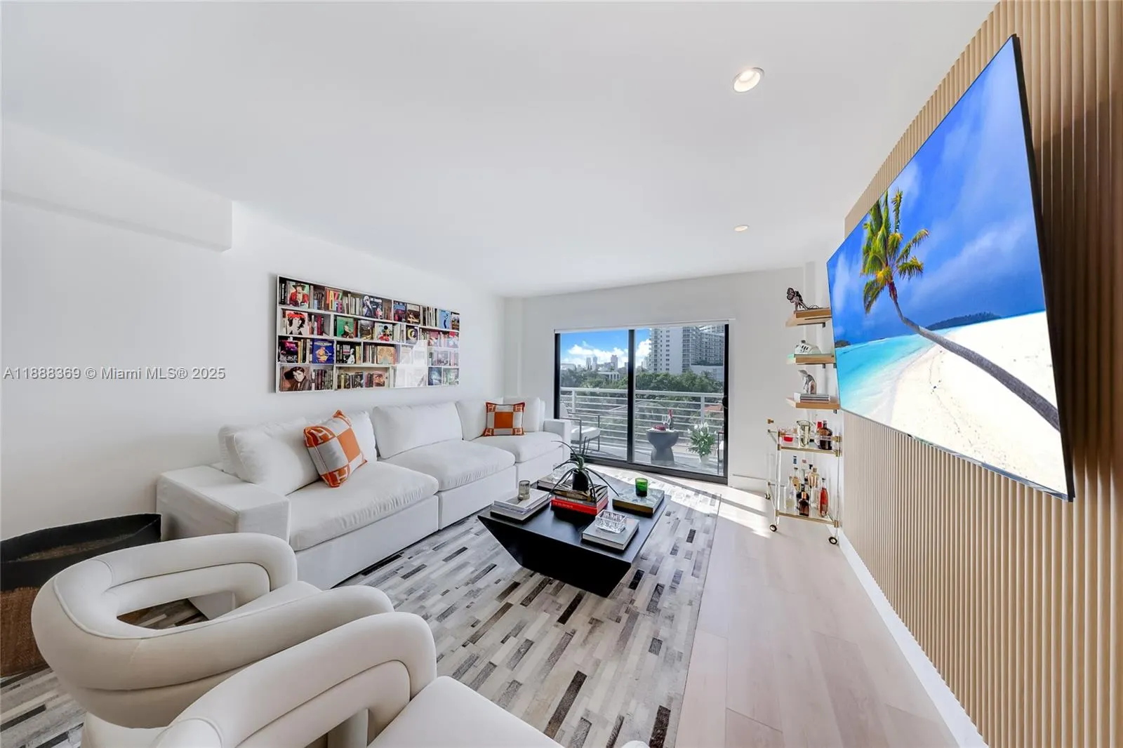 1450 Lincoln Rd, #606