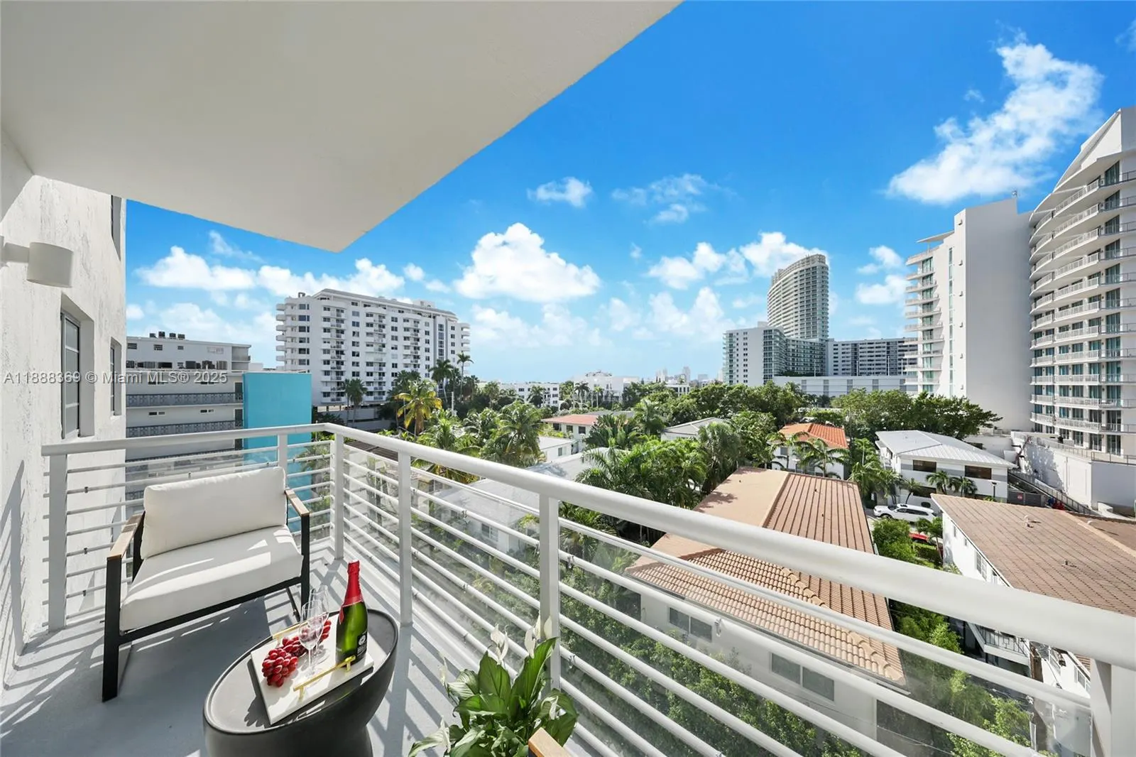 1450 Lincoln Rd, #606