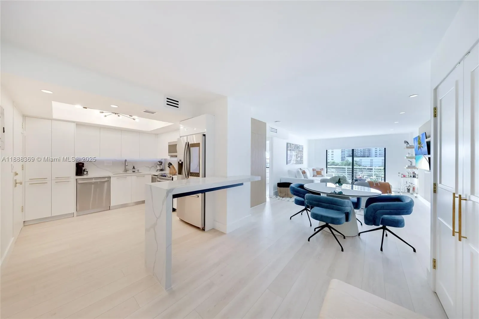 1450 Lincoln Rd, #606