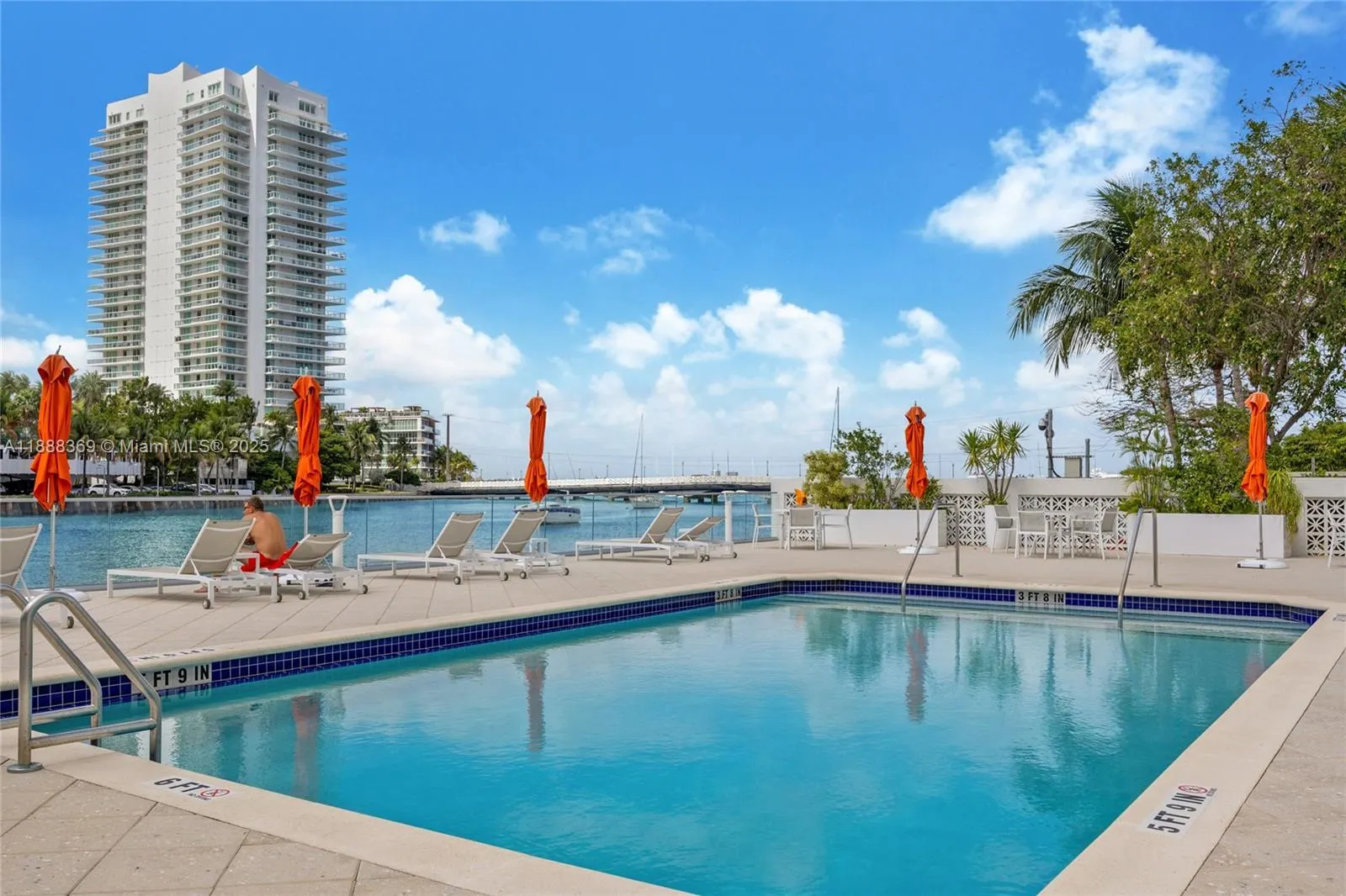 1450 Lincoln Rd, #606