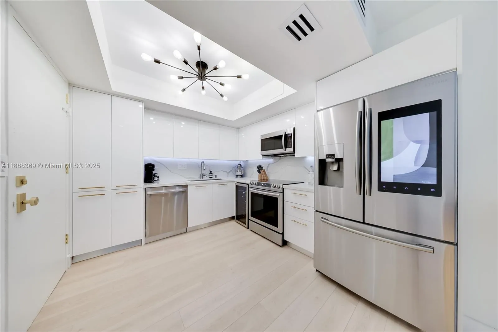 1450 Lincoln Rd, #606