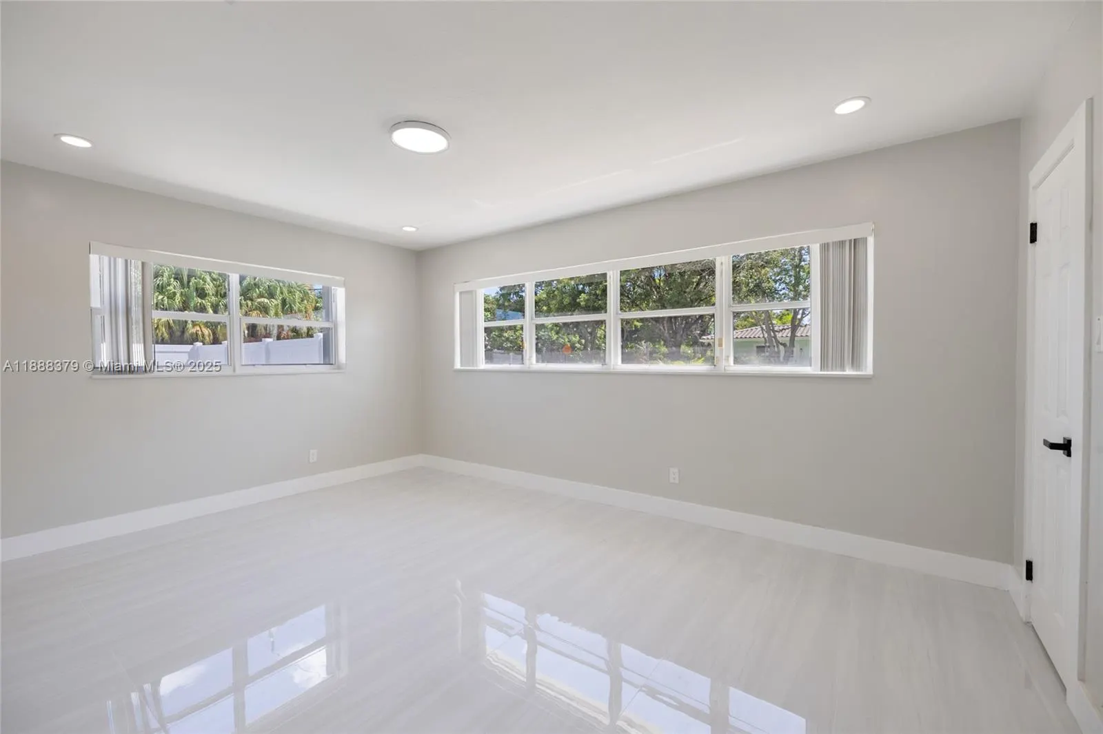 1221 SE 10th St