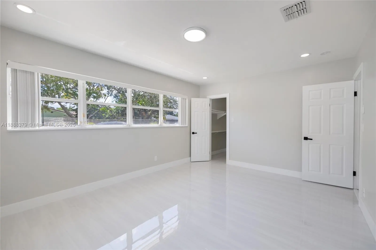 1221 SE 10th St