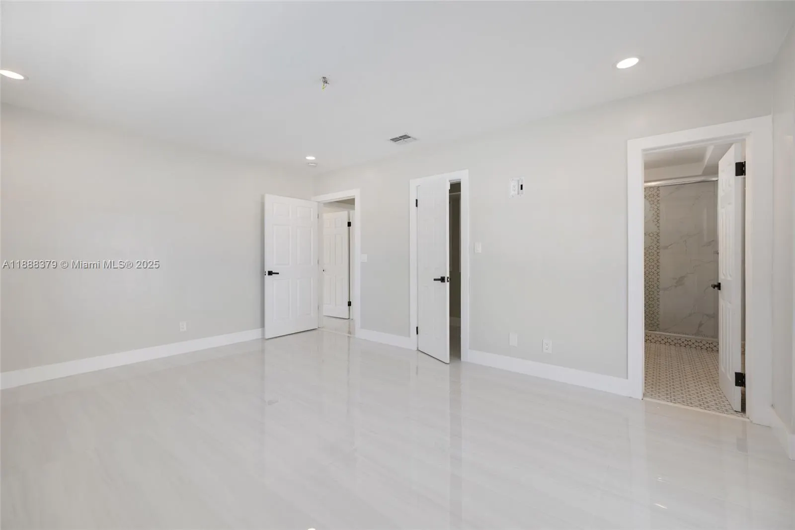 1221 SE 10th St