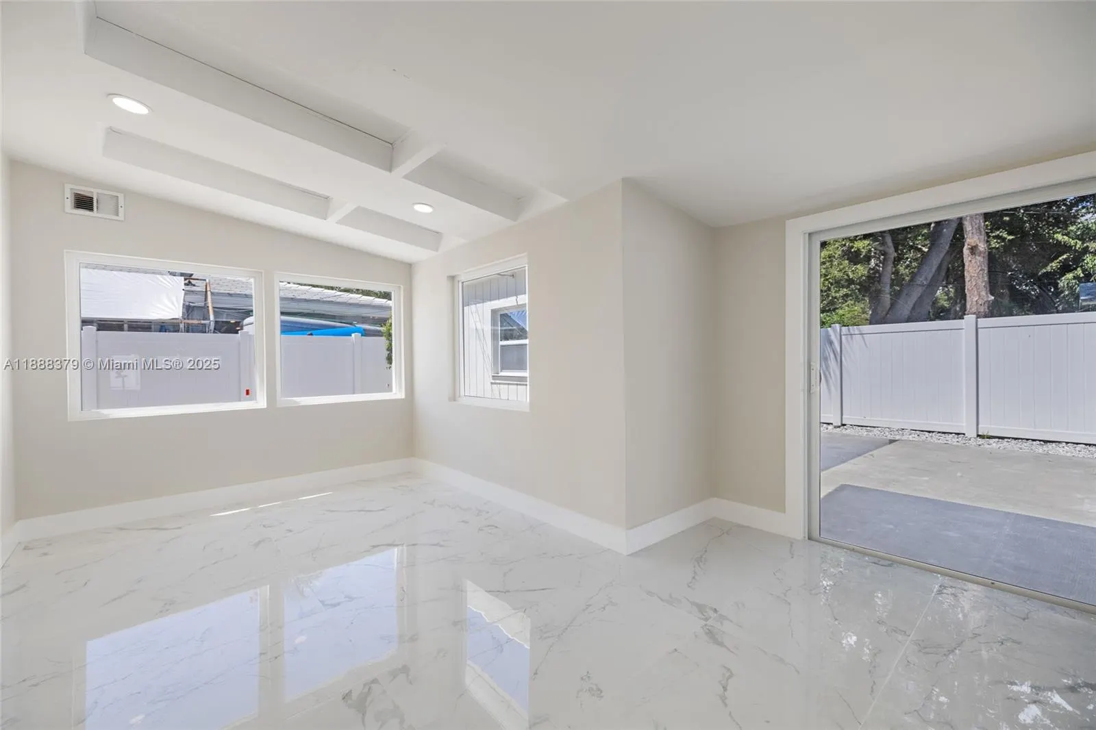 1221 SE 10th St