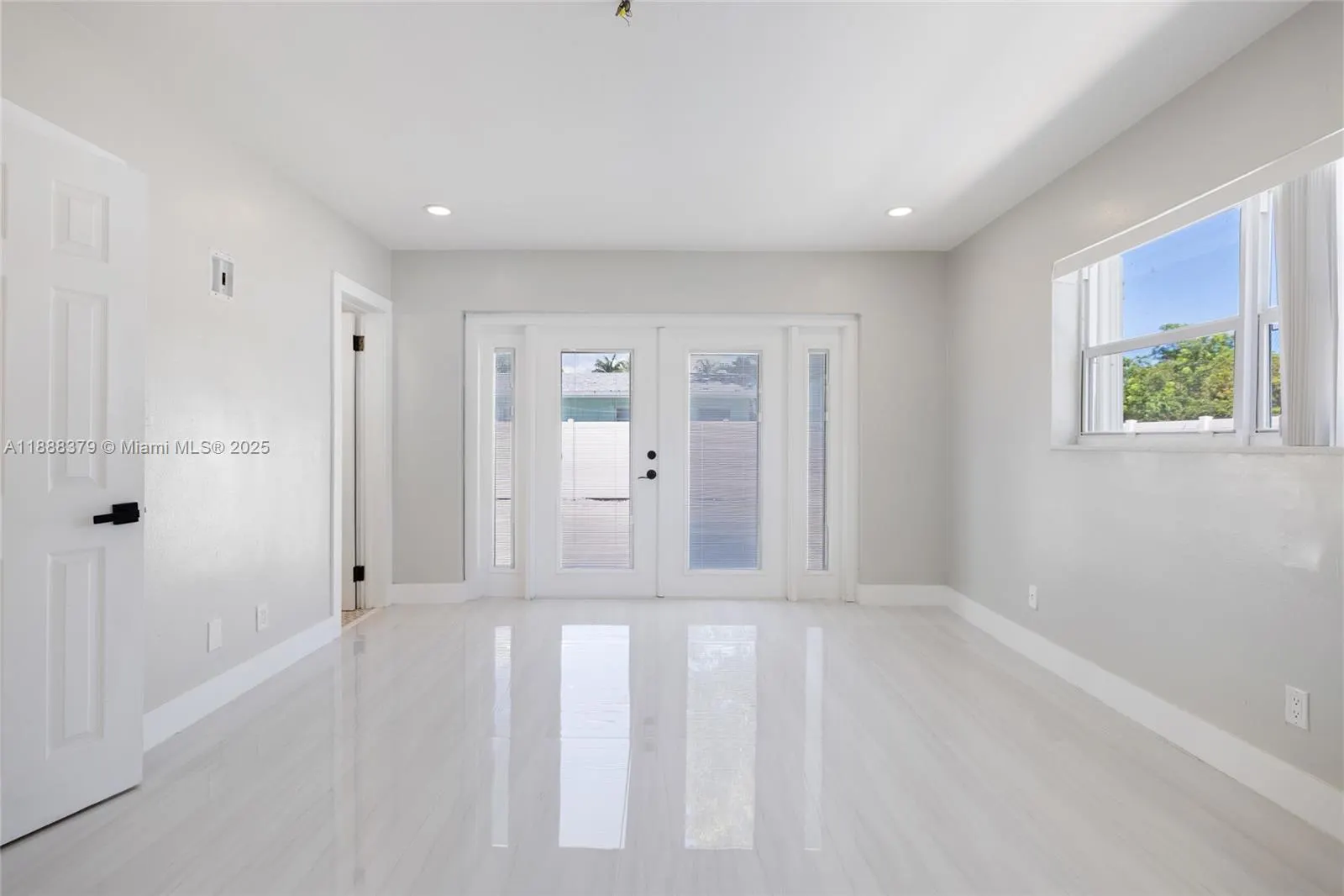 1221 SE 10th St