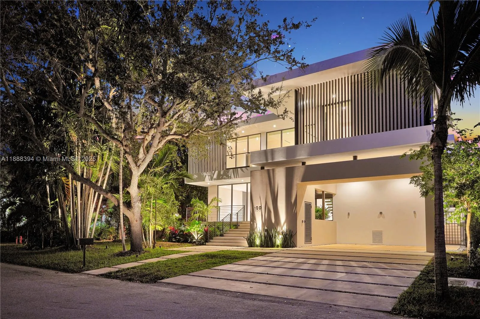 100 Hampton Ln