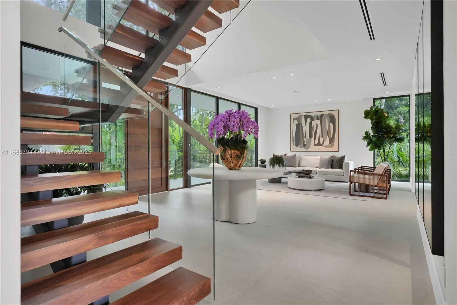 100 Hampton Ln