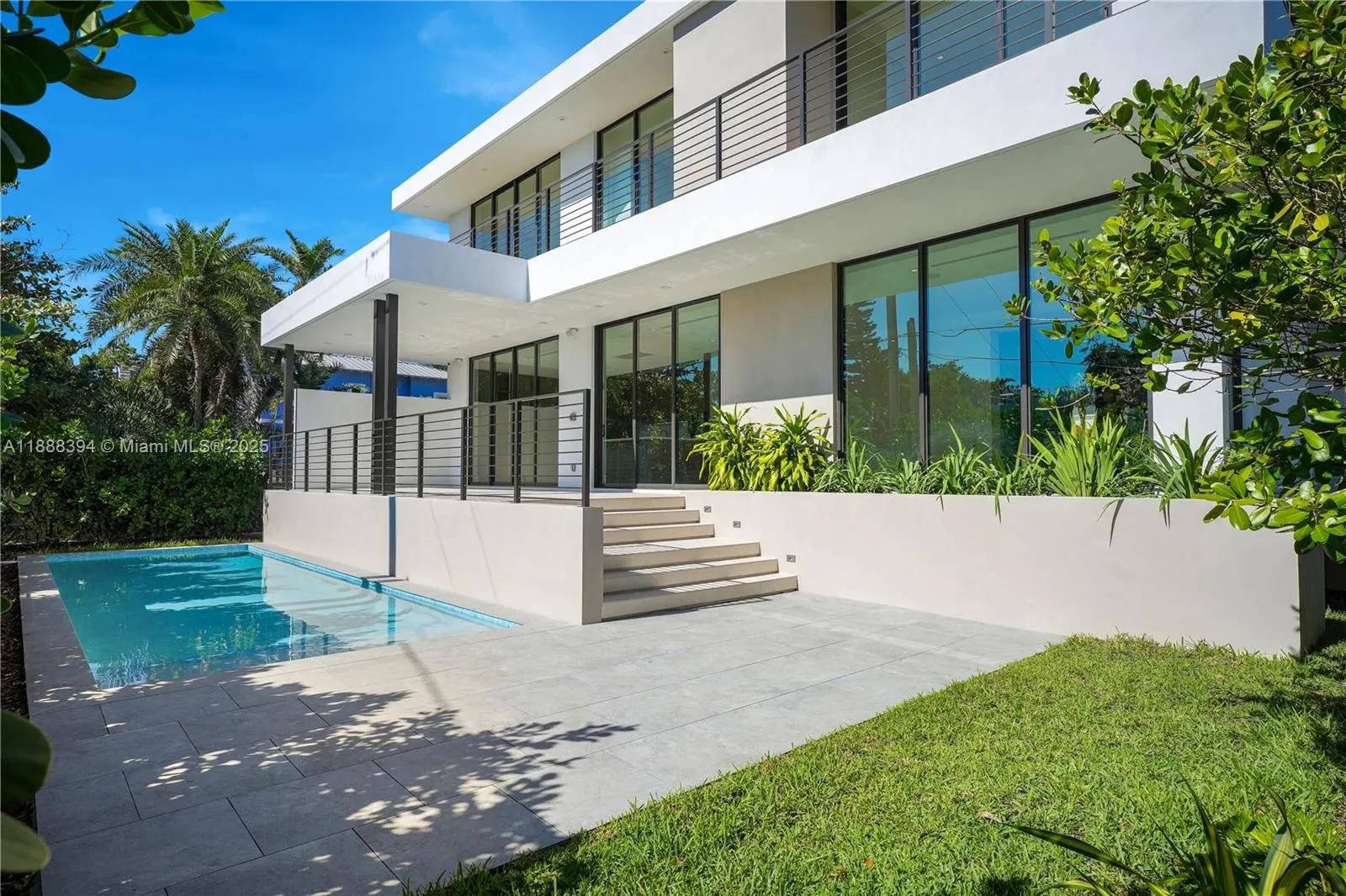 100 Hampton Ln