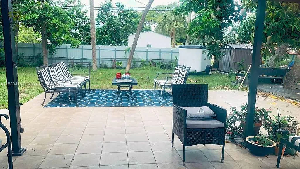 139 SW 21st Way