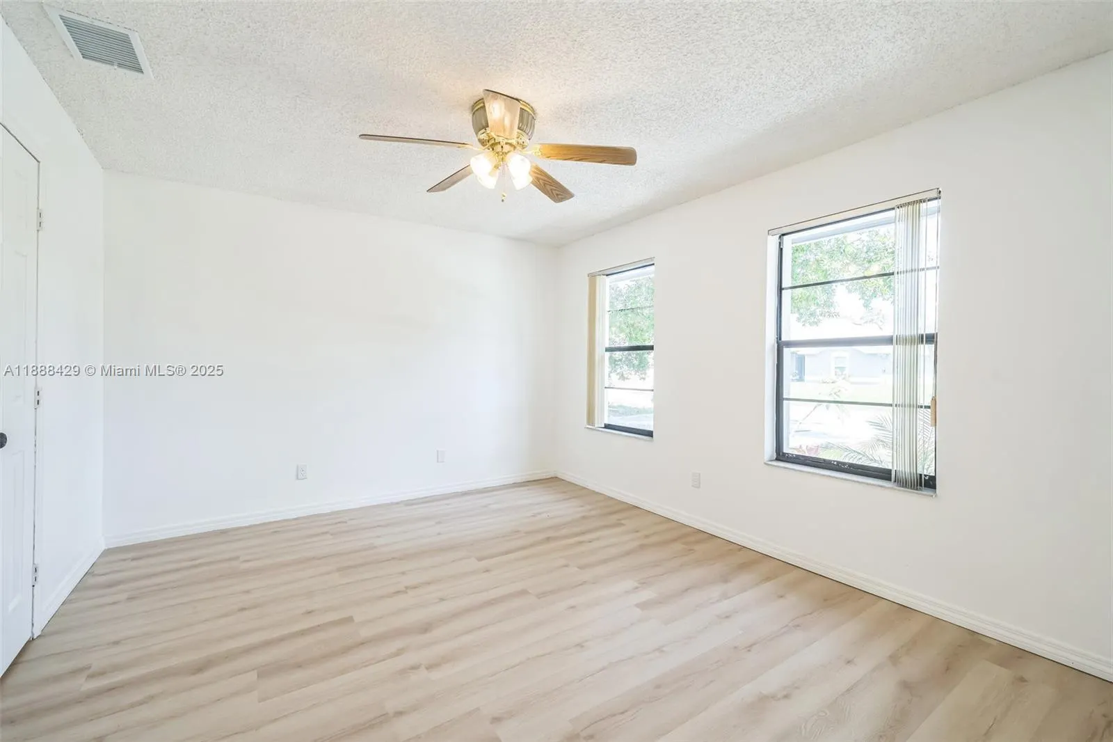 1680 TRAVIS