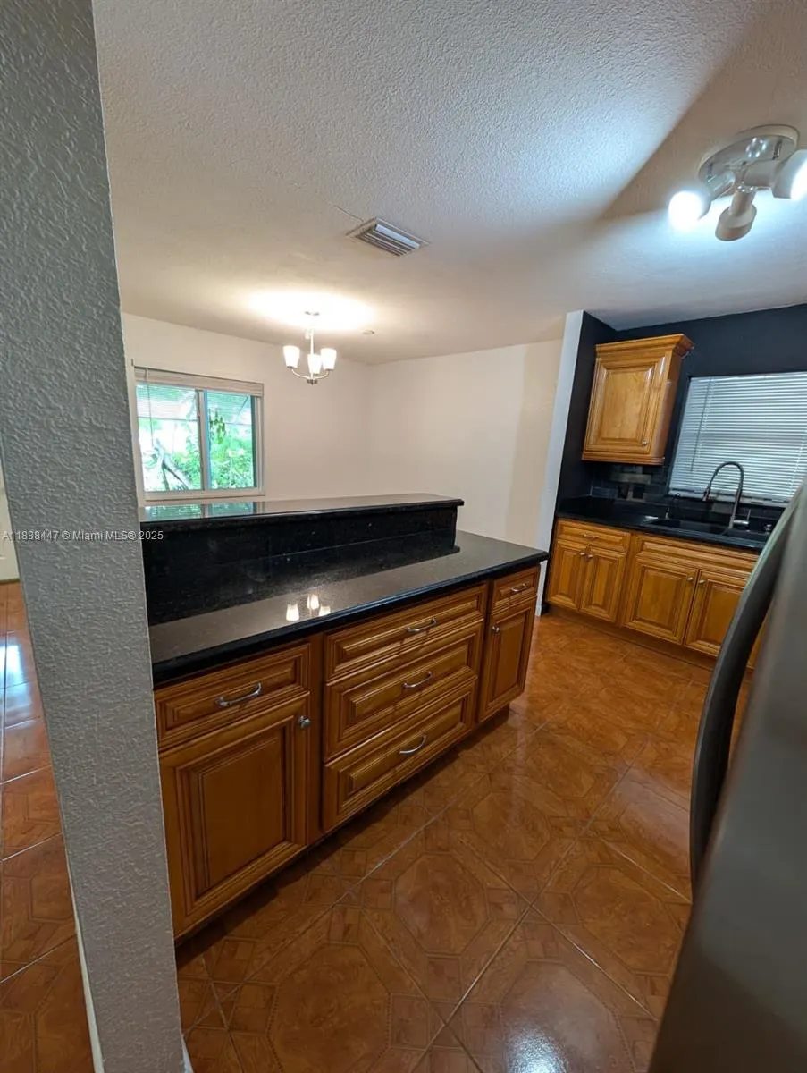 621 S 24th Ave
