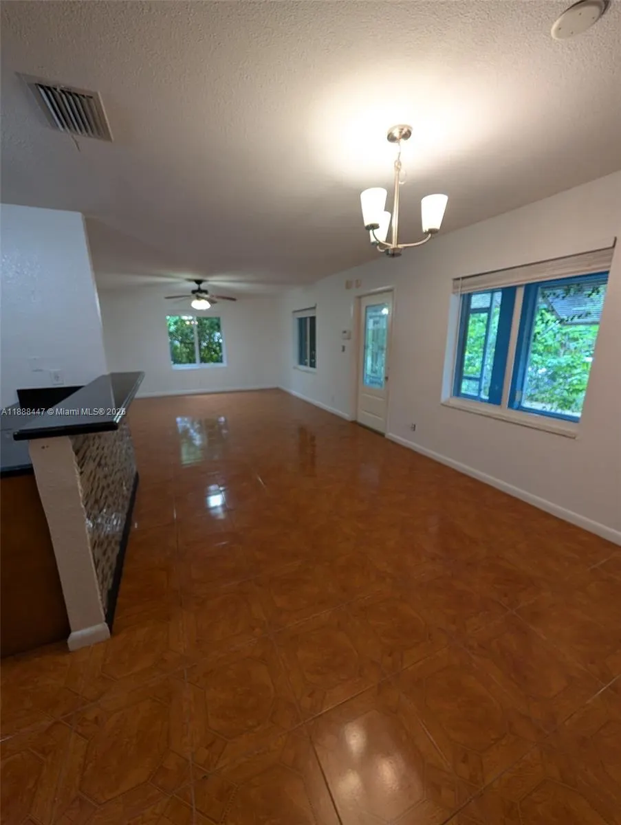 621 S 24th Ave