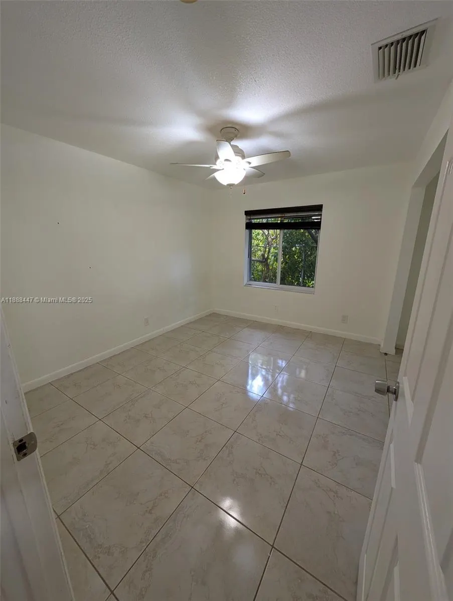 621 S 24th Ave