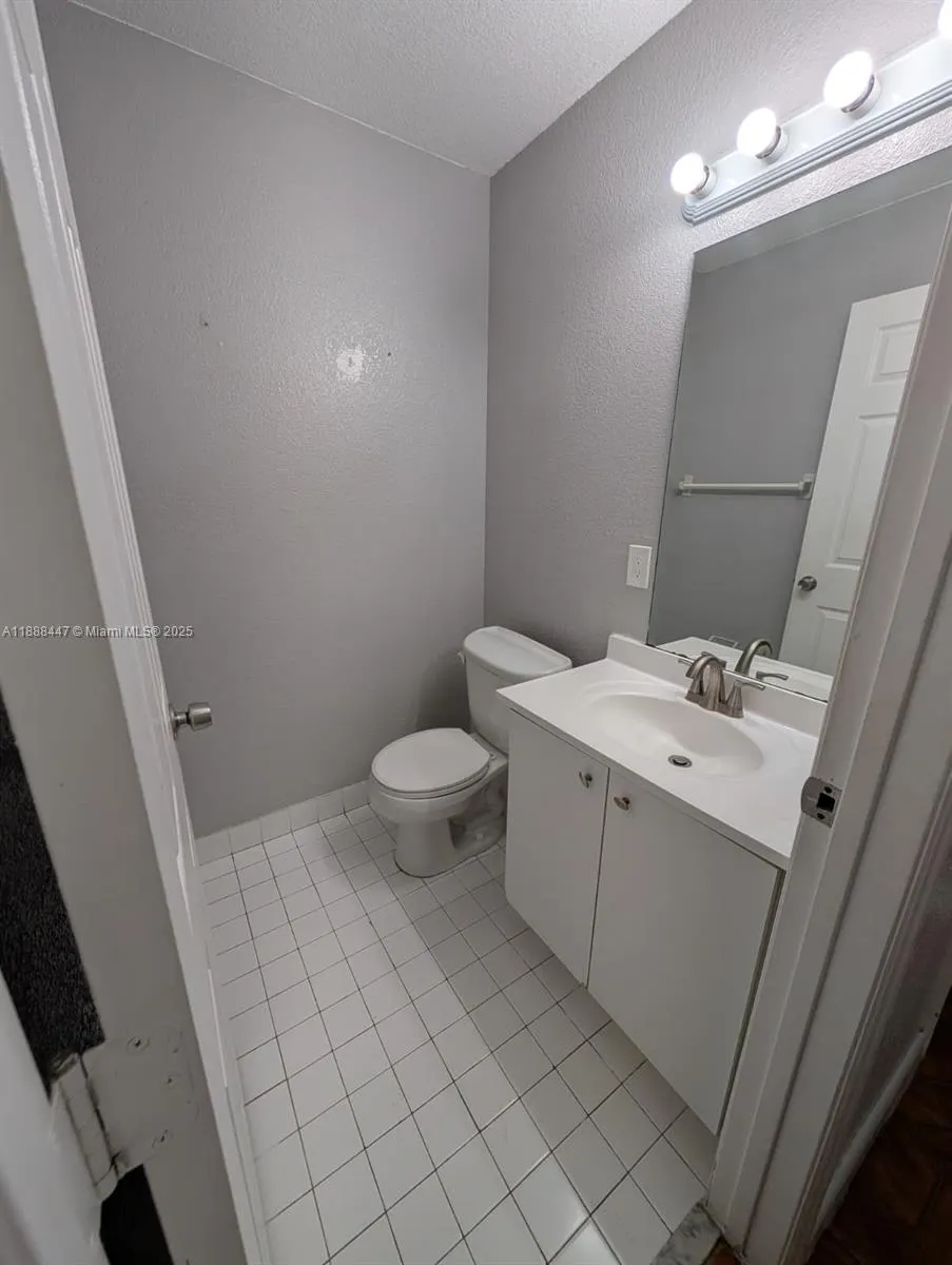 621 S 24th Ave