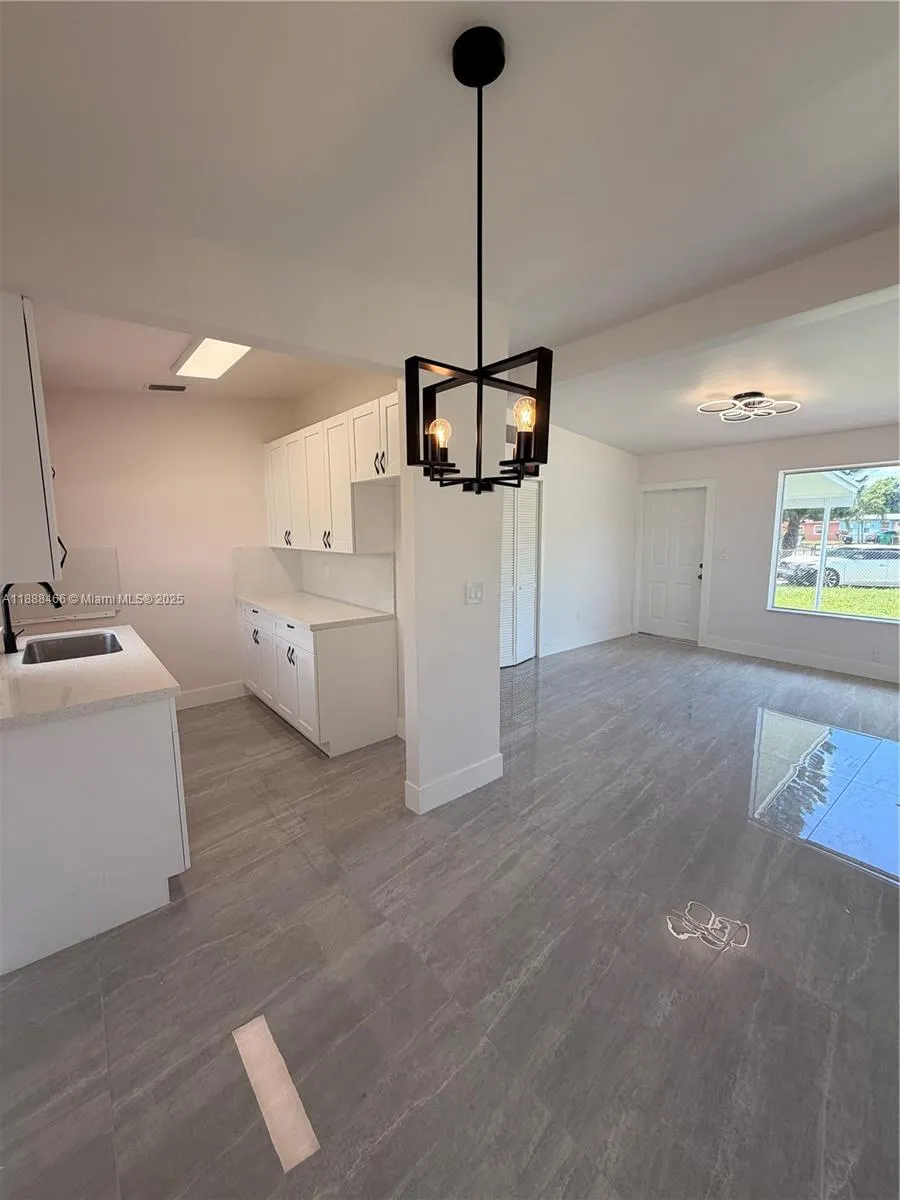 318 NW 30th Ter
