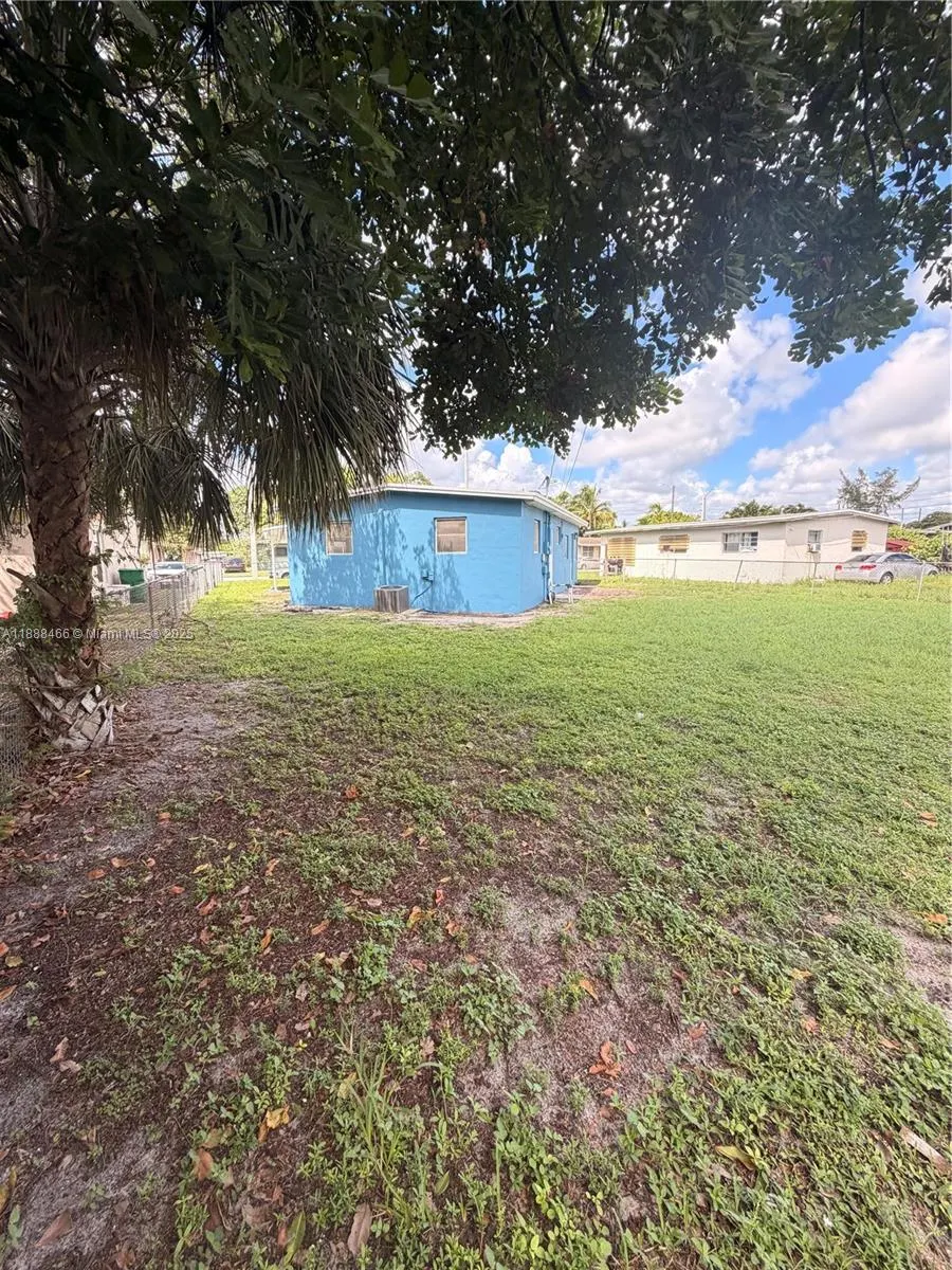 318 NW 30th Ter