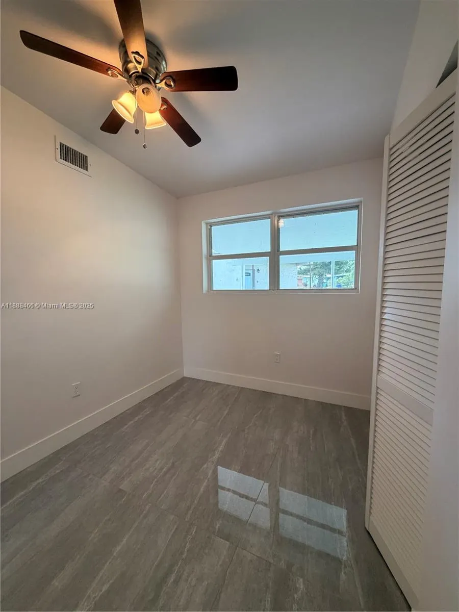 318 NW 30th Ter