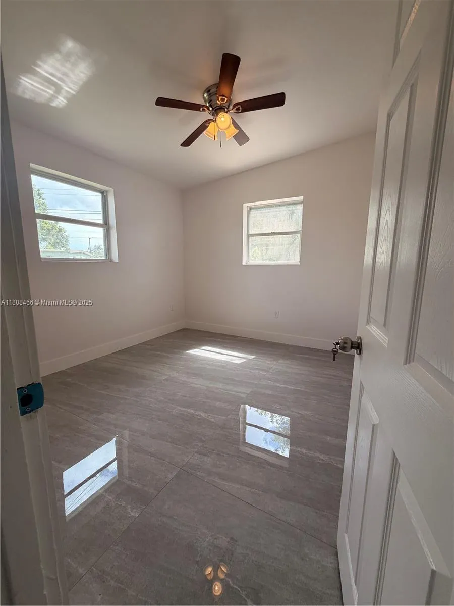 318 NW 30th Ter