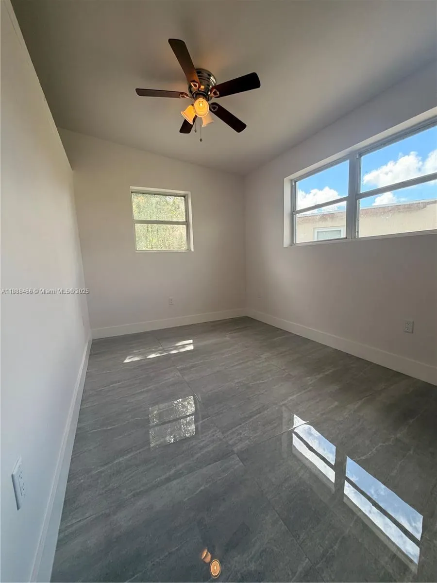318 NW 30th Ter