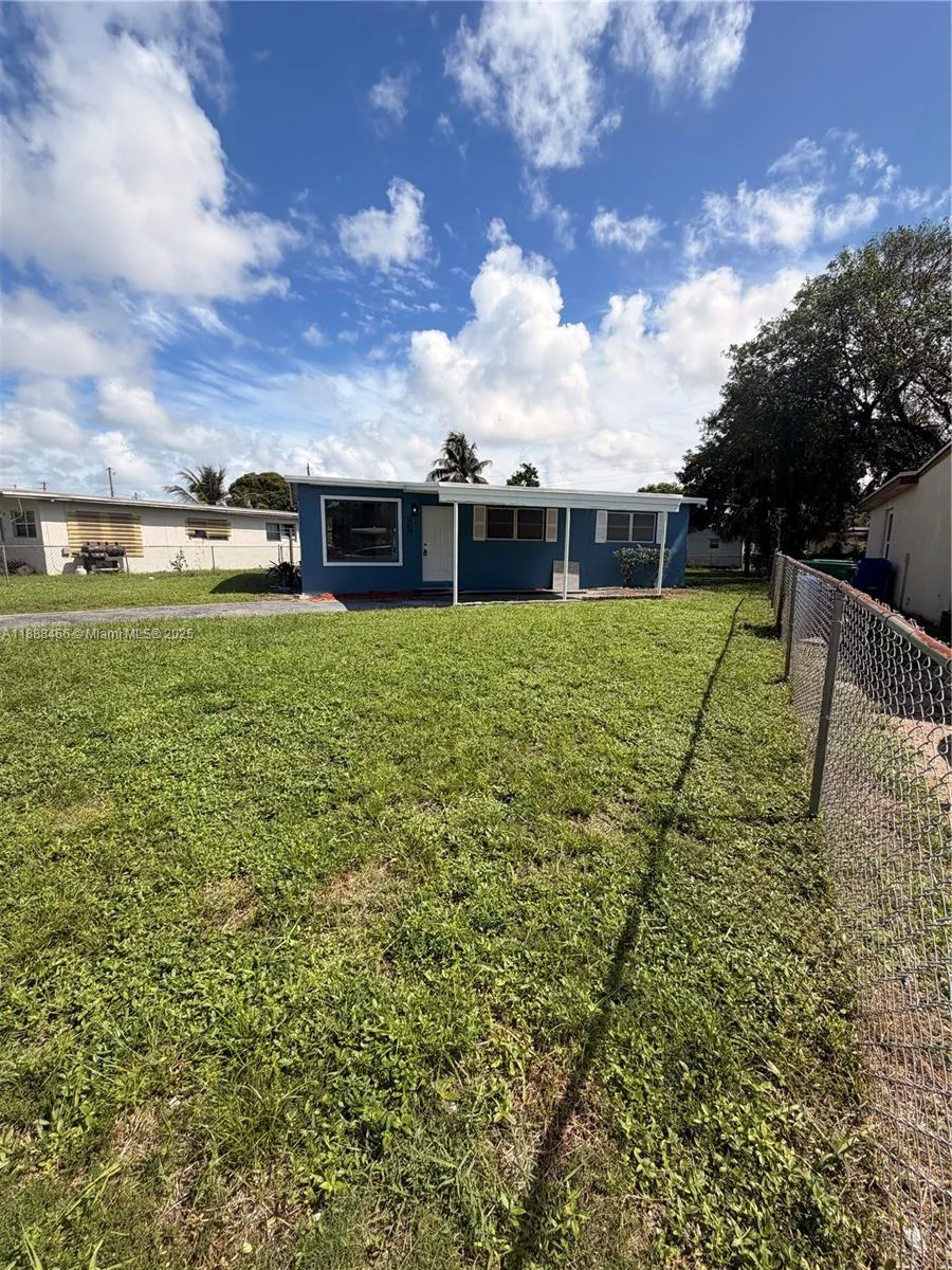 318 NW 30th Ter