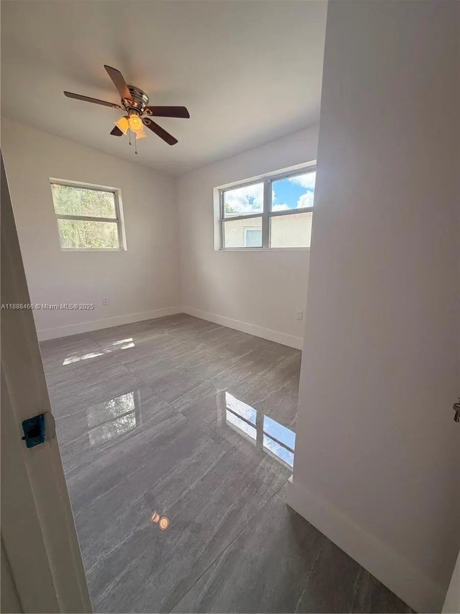 318 NW 30th Ter