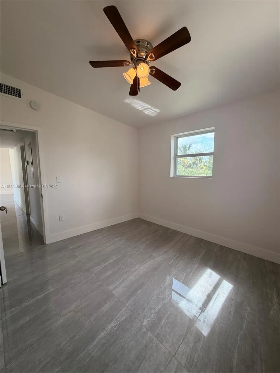 318 NW 30th Ter