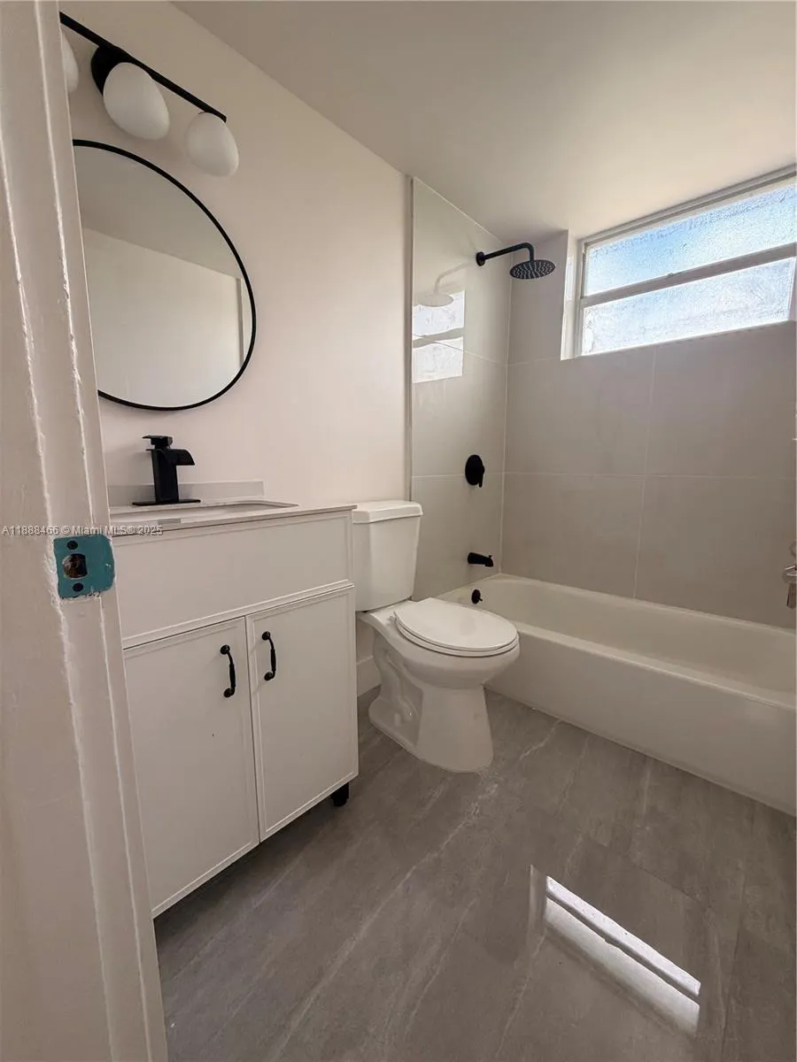 318 NW 30th Ter