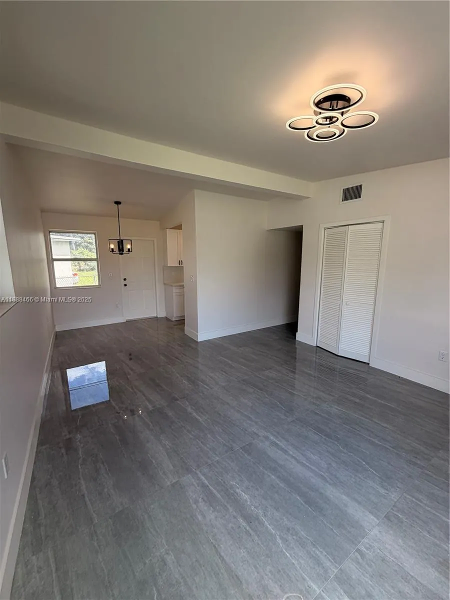 318 NW 30th Ter