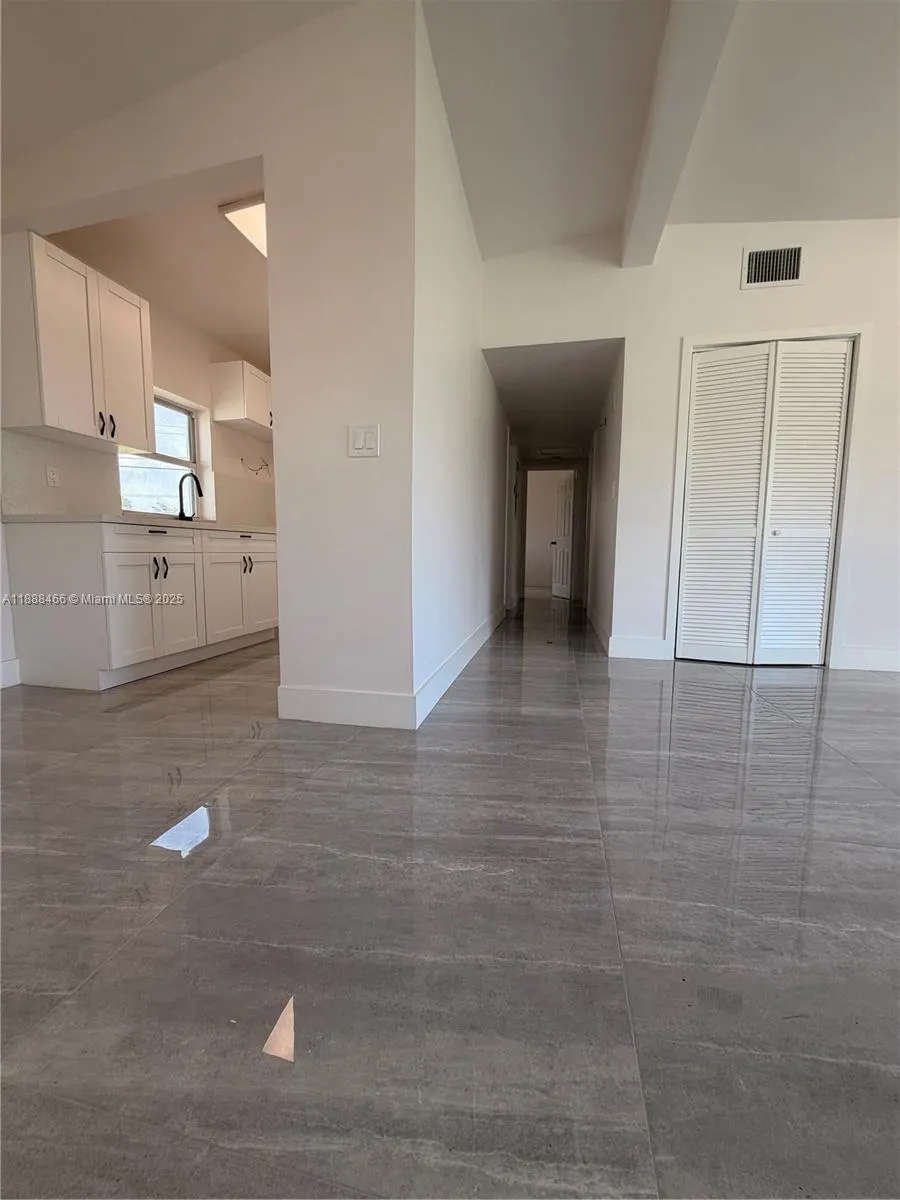318 NW 30th Ter