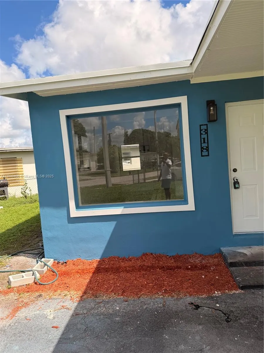 318 NW 30th Ter