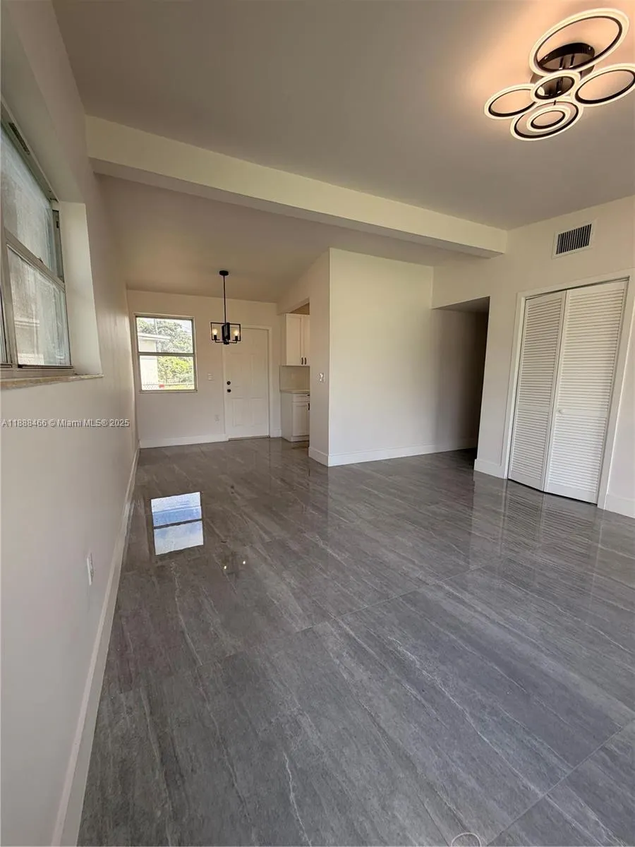 318 NW 30th Ter